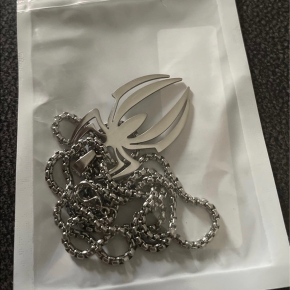 Spider necklace - Picture 3 of 3